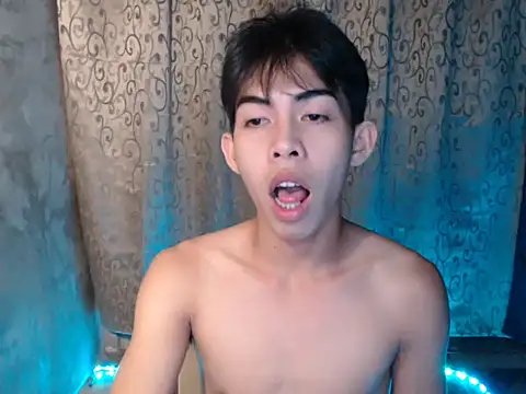 Snapshot of Urhotsilverboy chatting on 11-18-25, 04:00 Urhotsilverboy online show from 11-18-25, 04:00