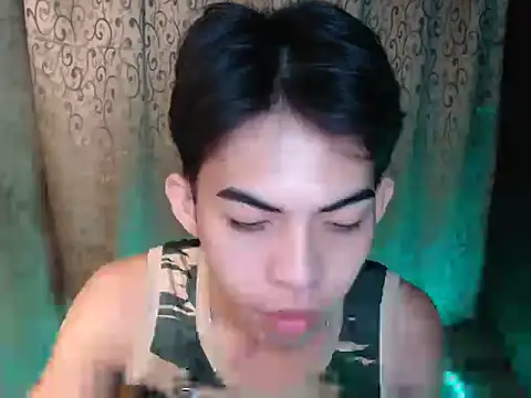 Snapshot of Urhotsilverboy chatting on 11-21-25, 07:51 Urhotsilverboy online show from 11-21-25, 07:51