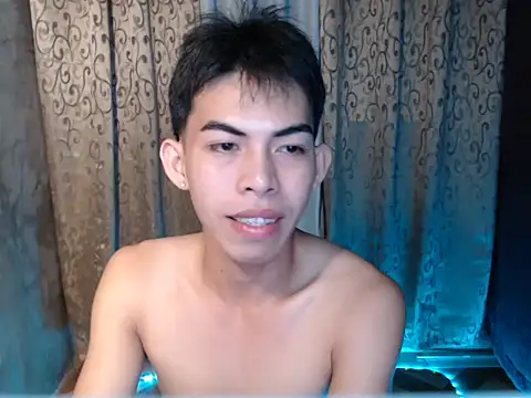 Snapshot of Urhotsilverboy chatting on 11-27-25, 04:03 Urhotsilverboy online show from 11-27-25, 04:03