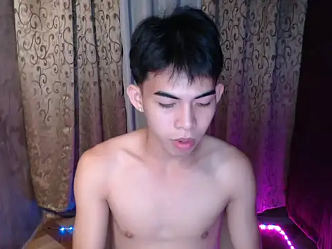 Snapshot of Urhotsilverboy chatting on 12-05-25, 03:52 Urhotsilverboy online show from 12-05-25, 03:52