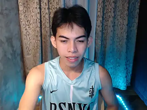 Snapshot of Urhotsilverboy chatting on 12-19-25, 02:13 Urhotsilverboy online show from 12-19-25, 02:13