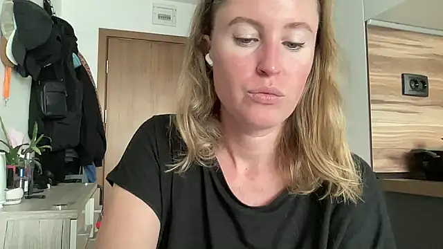 Ameli8 online show from 11-26-25, 12:17