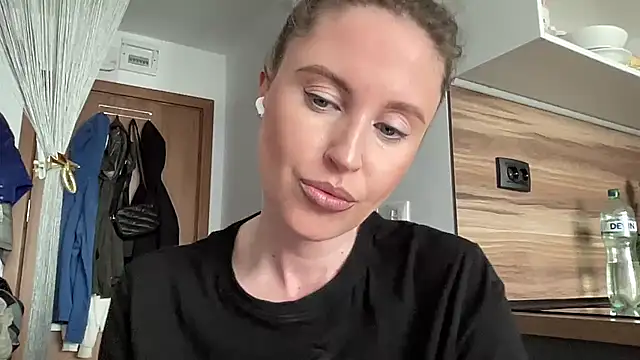 Ameli8 online show from 04-17-26, 02:09