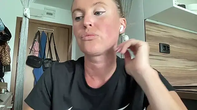 Snapshot of Ameli8 chatting on 07-02-26, 11:16 Ameli8 online show from 07-02-26, 11:16
