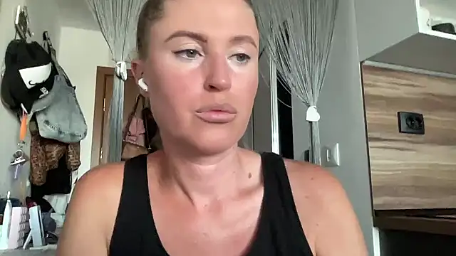 Snapshot of Ameli8 chatting on 07-11-26, 04:32 Ameli8 online show from 07-11-26, 04:32