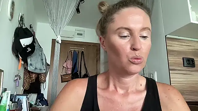 Snapshot of Ameli8 chatting on 07-14-26, 11:05 Ameli8 online show from 07-14-26, 11:05