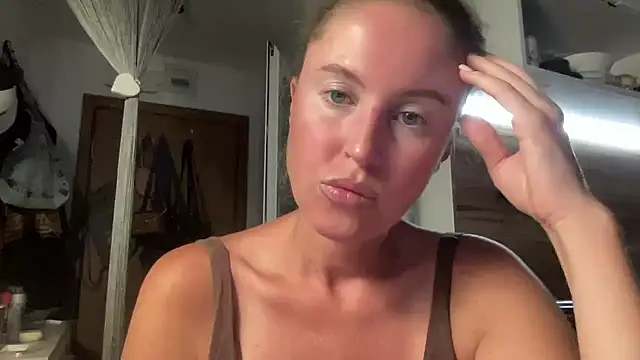 Snapshot of Ameli8 chatting on 07-19-26, 07:28 Ameli8 online show from 07-19-26, 07:28
