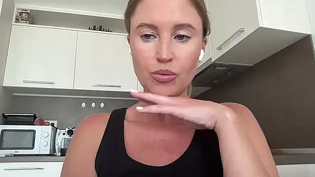 Snapshot of Ameli8 chatting on 08-06-26, 12:29 Ameli8 online show from 08-06-26, 12:29