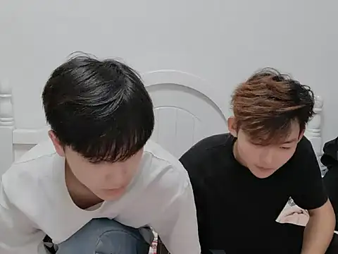 Snapshot of xiaomeng2563 chatting on 11-05-25, 02:39 xiaomeng2563 online show from 11-05-25, 02:39