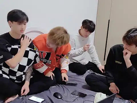 Snapshot of xiaomeng2563 chatting on 11-12-25, 12:05 xiaomeng2563 online show from 11-12-25, 12:05