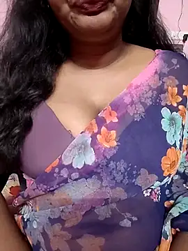 Snapshot of Keerthee_ chatting on 11-06-25, 03:13 Keerthee online show from 11-06-25, 03:13