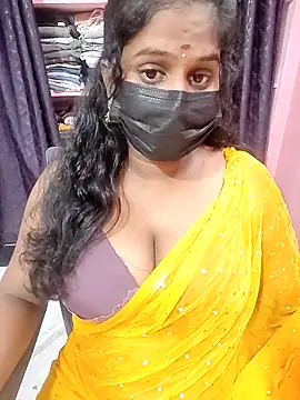 Snapshot of Keerthee_ chatting on 11-10-25, 11:53 Keerthee online show from 11-10-25, 11:53