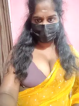 Snapshot of Keerthee_ chatting on 11-11-25, 09:20 Keerthee online show from 11-11-25, 09:20