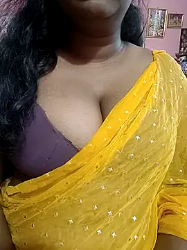 Snapshot of Keerthee_ chatting on 11-13-25, 08:24 Keerthee online show from 11-13-25, 08:24