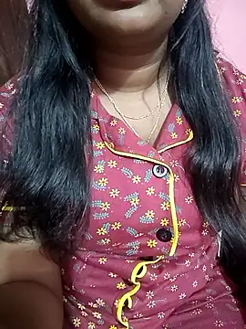 Snapshot of Keerthee_ chatting on 11-30-25, 10:25 Keerthee online show from 11-30-25, 10:25