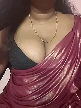 Snapshot of Keerthee_ chatting on 12-21-25, 06:04 Keerthee online show from 12-21-25, 06:04