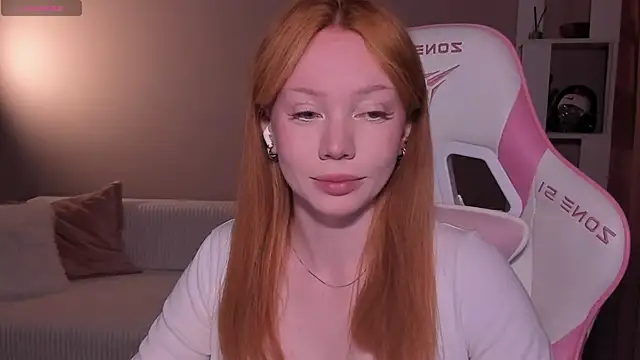 Snapshot of Elisahsthetics chatting on 07-12-26, 07:49 Elisahsthetics online show from 07-12-26, 07:49