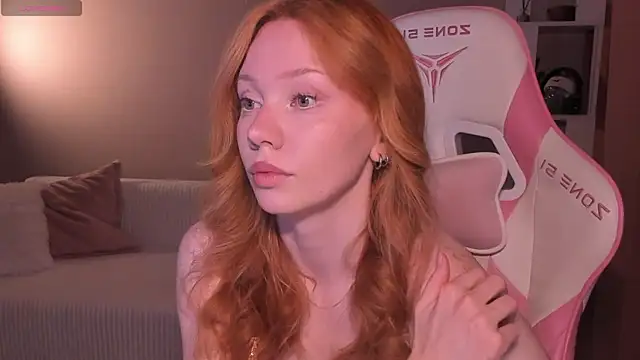 Snapshot of Elisahsthetics chatting on 07-19-26, 07:50 Elisahsthetics online show from 07-19-26, 07:50