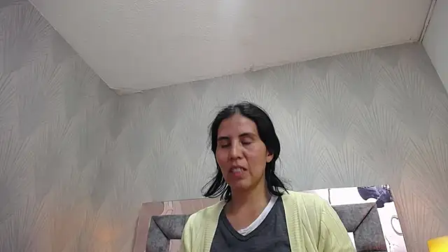Snapshot of GiselaZivic chatting on 05-06-26, 07:08 GiselaZivic online show from 05-06-26, 07:08