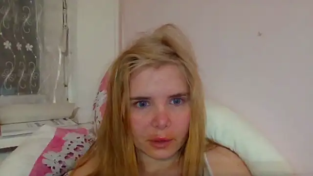 Snapshot of HornyElena chatting on 02-05-26, 05:50 HornyElena online show from 02-05-26, 05:50