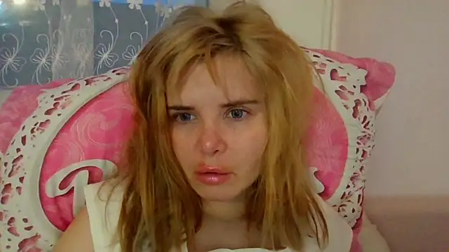 Snapshot of HornyElena chatting on 02-09-26, 04:11 HornyElena online show from 02-09-26, 04:11