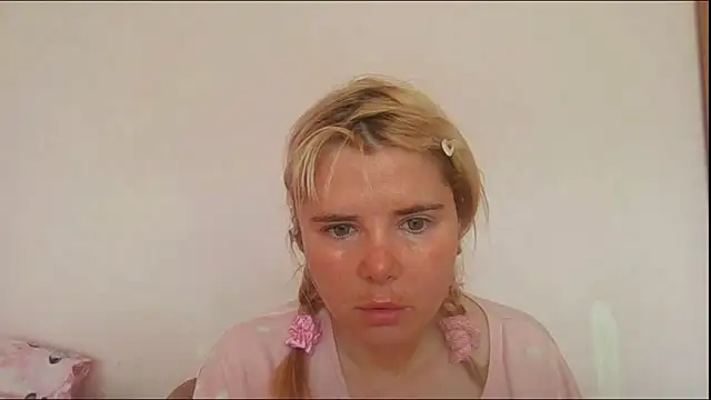 Snapshot of HornyElena chatting on 06-16-26, 08:17 HornyElena online show from 06-16-26, 08:17
