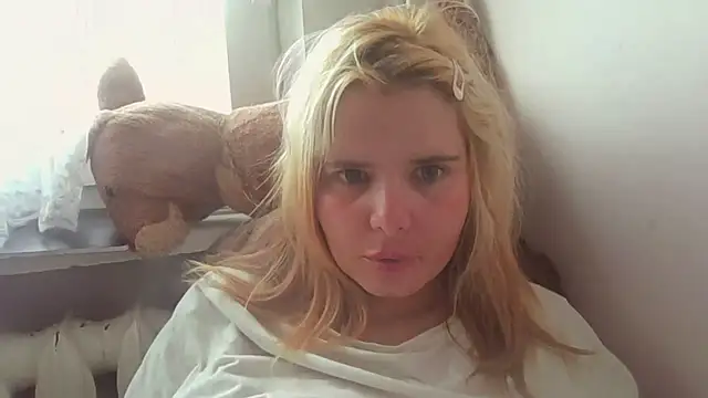 Snapshot of HornyElena chatting on 06-20-26, 04:43 HornyElena online show from 06-20-26, 04:43