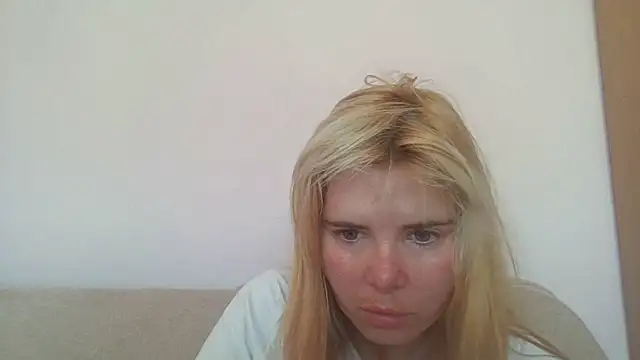 Snapshot of HornyElena chatting on 06-22-26, 08:11 HornyElena online show from 06-22-26, 08:11