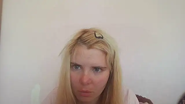 Snapshot of HornyElena chatting on 06-24-26, 08:24 HornyElena online show from 06-24-26, 08:24