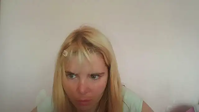 Snapshot of HornyElena chatting on 07-01-26, 08:16 HornyElena online show from 07-01-26, 08:16