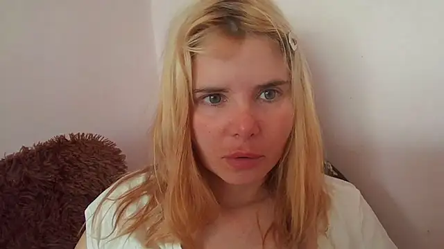 Snapshot of HornyElena chatting on 07-08-26, 08:30 HornyElena online show from 07-08-26, 08:30