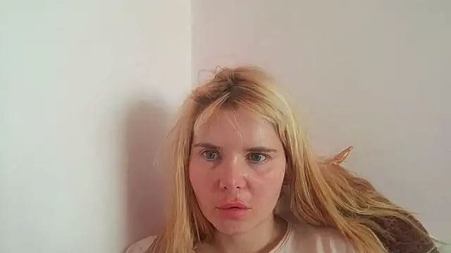Snapshot of HornyElena chatting on 07-19-26, 10:08 HornyElena online show from 07-19-26, 10:08