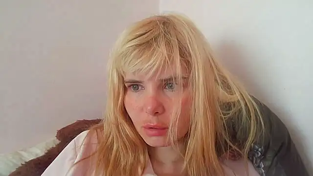 Snapshot of HornyElena chatting on 07-21-26, 08:27 HornyElena online show from 07-21-26, 08:27