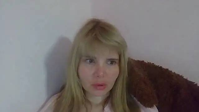 Snapshot of HornyElena chatting on 07-28-26, 08:52 HornyElena online show from 07-28-26, 08:52