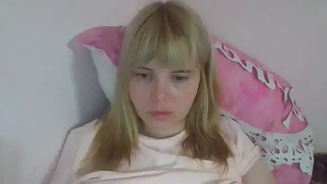 Snapshot of HornyElena chatting on 07-29-26, 08:18 HornyElena online show from 07-29-26, 08:18