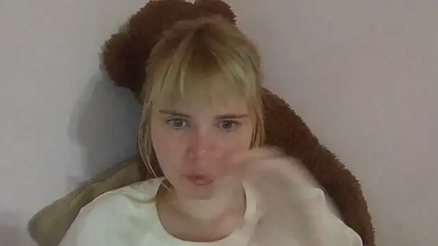 Snapshot of HornyElena chatting on 07-31-26, 08:19 HornyElena online show from 07-31-26, 08:19