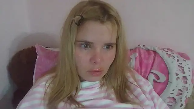Snapshot of HornyElena chatting on 08-01-26, 06:29 HornyElena online show from 08-01-26, 06:29