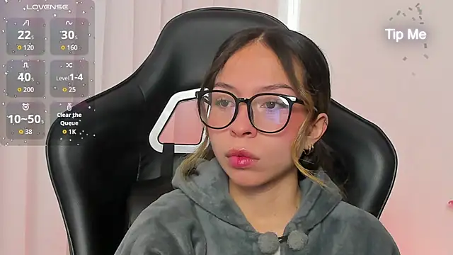 LuluuBerry online show from 12-14-25, 02:11