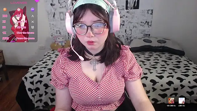 Snapshot of Michi_sauria1 chatting on 07-18-26, 12:53 Michi sauria1 online show from 07-18-26, 12:53
