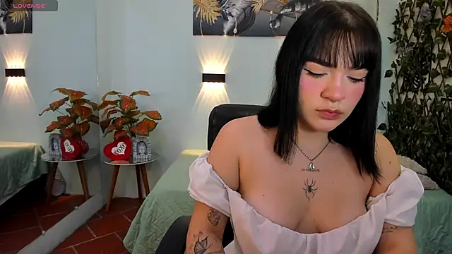 Snapshot of pixie_kat chatting on 11-08-25, 10:52 pixie kat online show from 11-08-25, 10:52