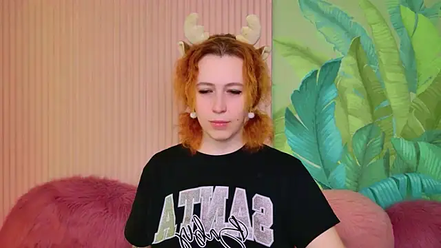 Snapshot of Evie_Berret chatting on 12-17-25, 10:54 Evie Berret online show from 12-17-25, 10:54