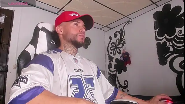 Snapshot of couple-hothot chatting on 11-11-25, 09:59 couple-hothot online show from 11-11-25, 09:59