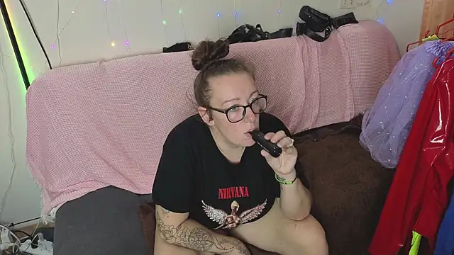 JadeStarUK online show from 11-17-25, 02:56