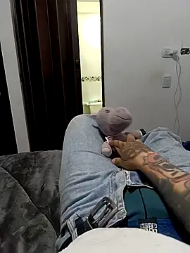 Snapshot of crazy_penis chatting on 11-07-25, 12:10 crazy penis online show from 11-07-25, 12:10