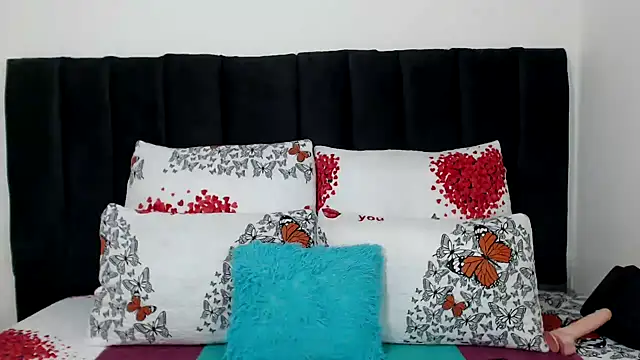 Miss-Berries online show from 03-28-26, 01:22