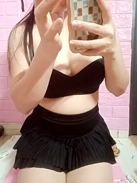 Snapshot of NannanLy2002 chatting on 12-22-25, 06:49 NannanLy2002 online show from 12-22-25, 06:49