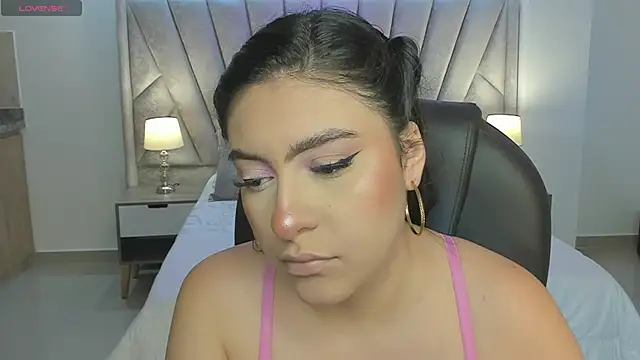 Snapshot of Maya_vexx chatting on 11-26-25, 07:59 Maya vexx online show from 11-26-25, 07:59