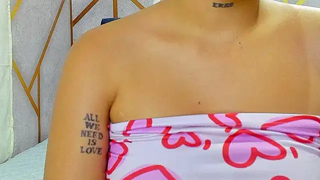 Snapshot of _vaiolet_owo chatting on 01-18-26, 06:06 vaiolet owo online show from 01-18-26, 06:06