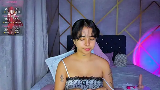 Snapshot of _vaiolet_owo chatting on 02-14-26, 05:26 vaiolet owo online show from 02-14-26, 05:26