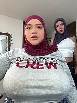 Snapshot of sweetmuslim01 chatting on 01-17-26, 05:27 sweetmuslim01 online show from 01-17-26, 05:27